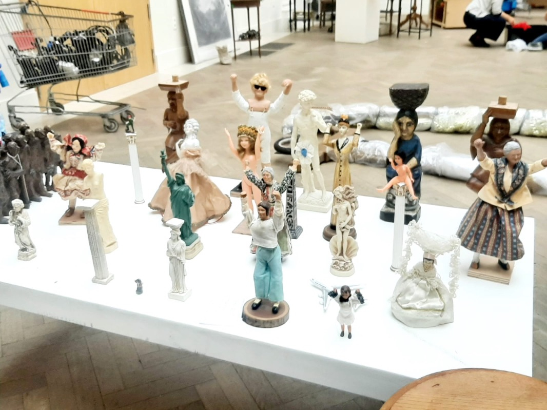 expo-karyatides